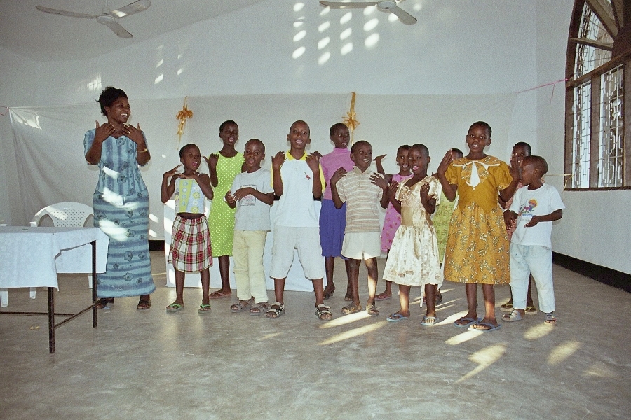 Kirche: Kindergottesdienst in Daressalam